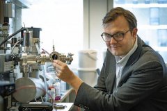 瑞典科学家研制神奇液体：把太阳能装进瓶子可提供能源